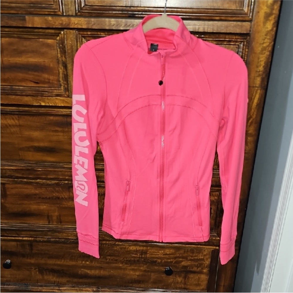 Lululemon Nulu Define Jacket Disney LipGloss Sz 6 Rare!!